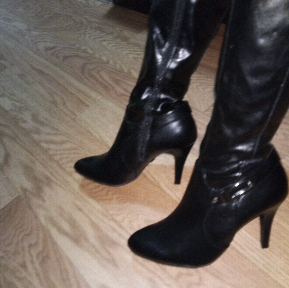 Boots - Picture 5 of 8